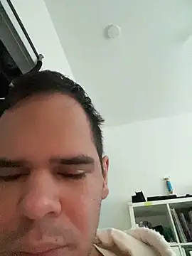awesomemilkss online show from April 18, 2026, 11:38 pm