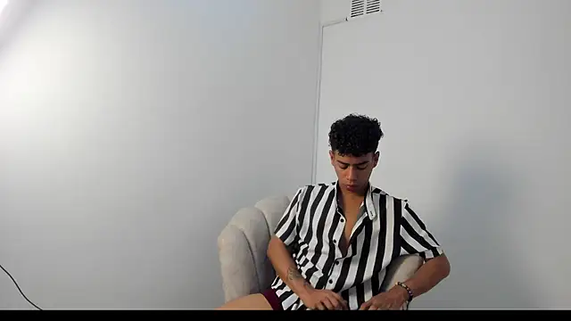 alexx cum18 online show from June 17, 2026, 1:56 pm