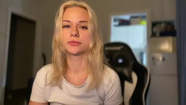 Leylia Lily online show from March 25, 2026, 9:59 am