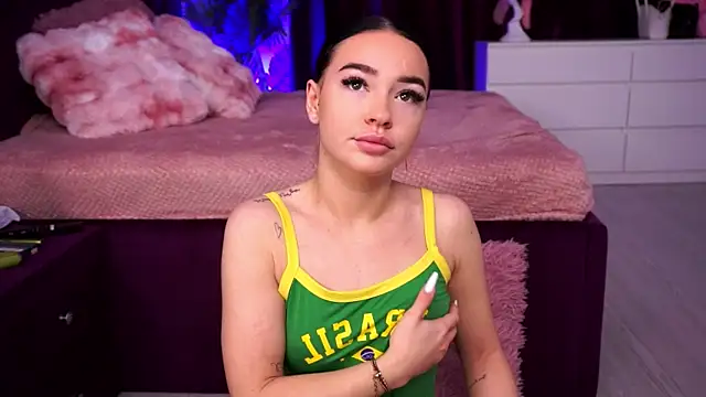 SashaLorrenz online show from April 21, 2026, 5:25 am