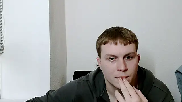 Snapshot of MrHeat_ chatting on February 21, 2026, 7:04 pm MrHeat online show from February 21, 2026, 7:04 pm