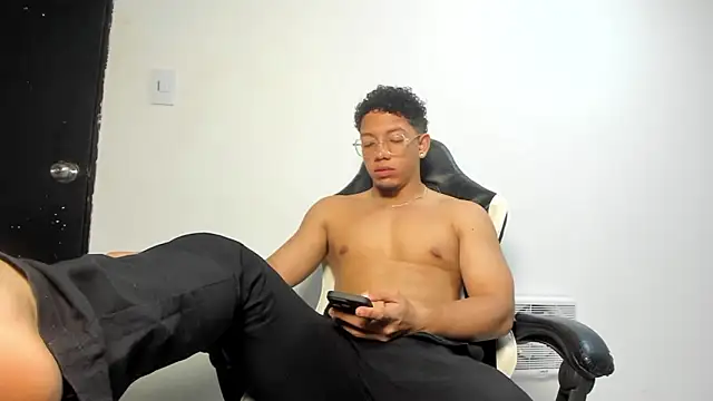 MaxSeduce23 online show from February 22, 2026, 1:09 pm