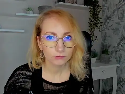 Snapshot of CinderellaMoon chatting on February 23, 2026, 6:22 am CinderellaMoon online show from February 23, 2026, 6:22 am