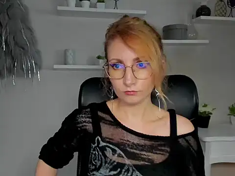 Snapshot of CinderellaMoon chatting on February 24, 2026, 6:55 am CinderellaMoon online show from February 24, 2026, 6:55 am