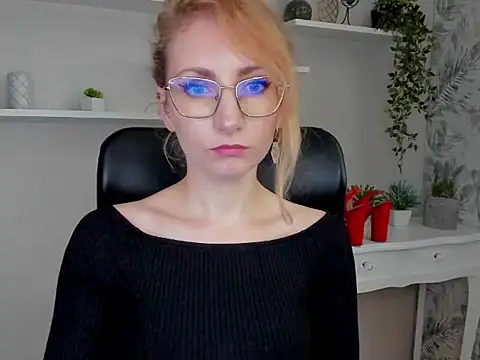 Snapshot of CinderellaMoon chatting on February 27, 2026, 6:24 am CinderellaMoon online show from February 27, 2026, 6:24 am