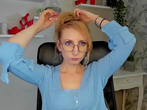 Snapshot of CinderellaMoon chatting on March 3, 2026, 6:30 am CinderellaMoon online show from March 3, 2026, 6:30 am