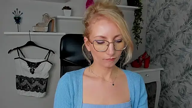 CinderellaMoon online show from March 26, 2026, 6:30 am