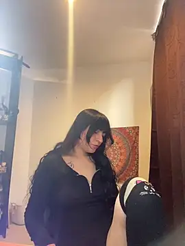 Abril Thompson221 online show from April 12, 2026, 10:48 pm