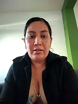 Snapshot of Arely_Sweet chatting on February 16, 2026, 9:44 pm Arely Sweet online show from February 16, 2026, 9:44 pm