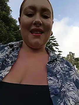 Snapshot of Freckless_ chatting on February 21, 2026, 8:43 pm Freckless online show from February 21, 2026, 8:43 pm