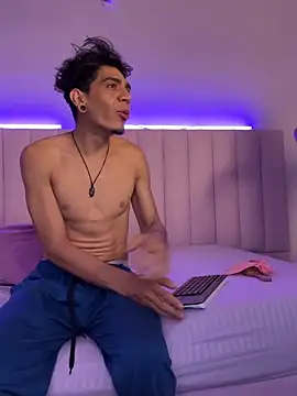 abrilandjulian online show from March 31, 2026, 11:54 am