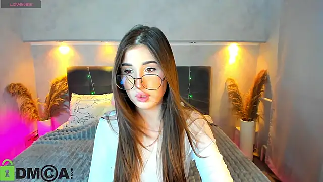 Emily Lews online show from March 21, 2026, 1:10 am