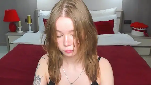 Snapshot of Violetta__Dreams chatting on April 30, 2026, 6:14 pm Violetta Dreams online show from April 30, 2026, 6:14 pm