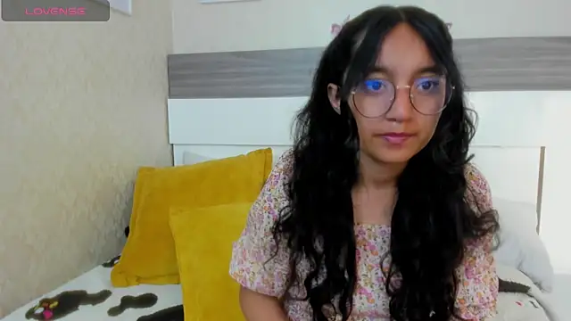 Snapshot of Emilyblussh chatting on February 23, 2026, 6:16 pm Emilyblussh online show from February 23, 2026, 6:16 pm