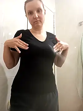 Snapshot of SusanGold9211 chatting on March 3, 2026, 10:43 am SusanGold9211 online show from March 3, 2026, 10:43 am