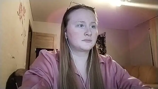 AnikaLipps online show from April 2, 2026, 10:07 pm