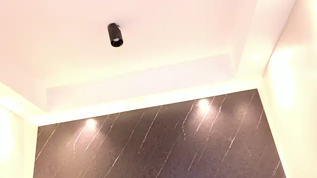 Kinsleybrown online show from April 9, 2026, 4:12 am