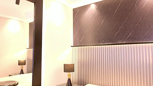 Kinsleybrown online show from April 9, 2026, 6:19 am