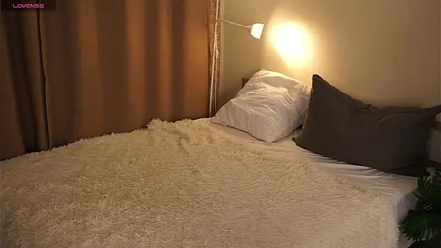 Snapshot of LuannStockbridge chatting on February 25, 2026, 5:00 pm LuannStockbridge online show from February 25, 2026, 5:00 pm