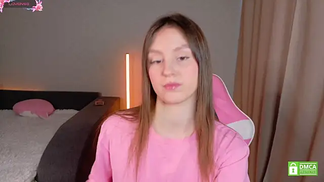 KateNickson online show from April 13, 2026, 5:13 am