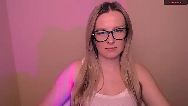 AnnePeach online show from March 4, 2026, 5:52 pm