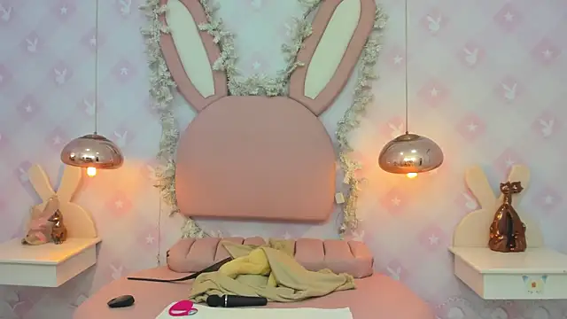 Isabellaa Rosee online show from April 17, 2026, 7:39 pm