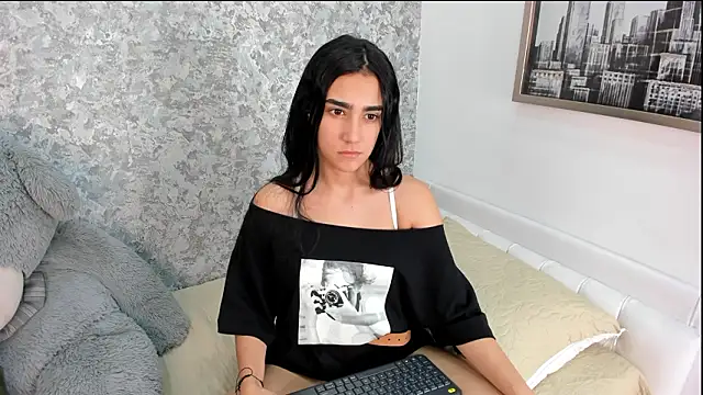 Anika H online show from March 26, 2026, 12:22 pm