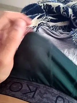 fmendoza094 online show from November 4, 2025, 9:47 pm