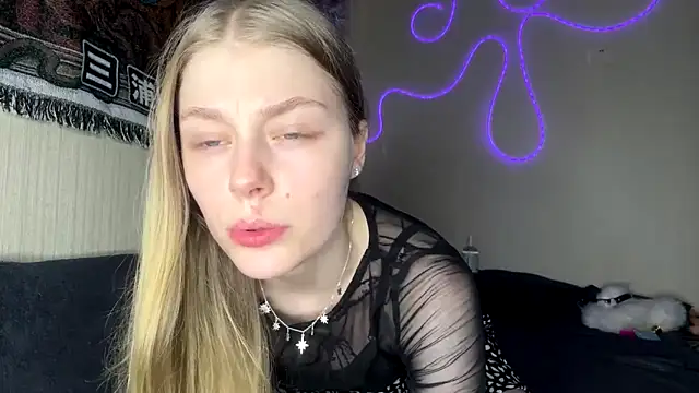 Snapshot of CassandraMur chatting on February 18, 2026, 5:09 pm CassandraMur online show from February 18, 2026, 5:09 pm