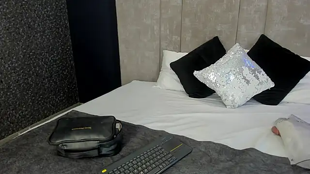 PerlaRogerss  online show from March 16, 2026, 10:52 am