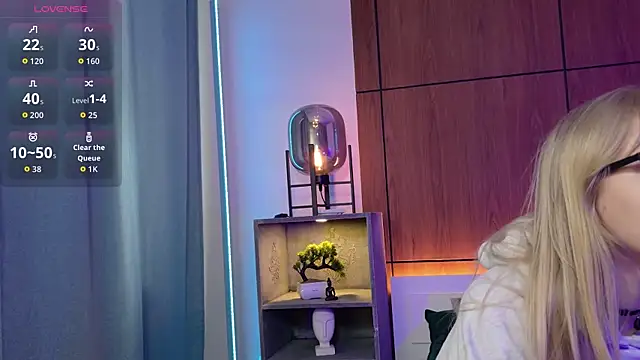 MoliQin online show from March 28, 2026, 7:52 am