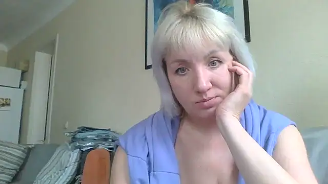 Snapshot of Alena1107 chatting on February 17, 2026, 1:51 pm Alena1107 online show from February 17, 2026, 1:51 pm