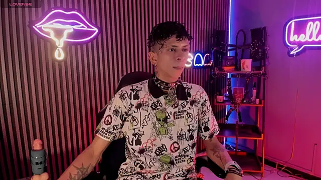 Maximoking26 online show from April 10, 2026, 11:53 pm