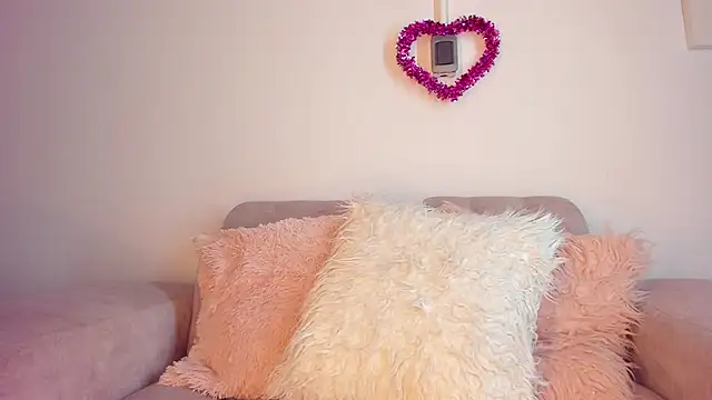 Snapshot of Tylla__ chatting on February 25, 2026, 5:06 am Tylla online show from February 25, 2026, 5:06 am