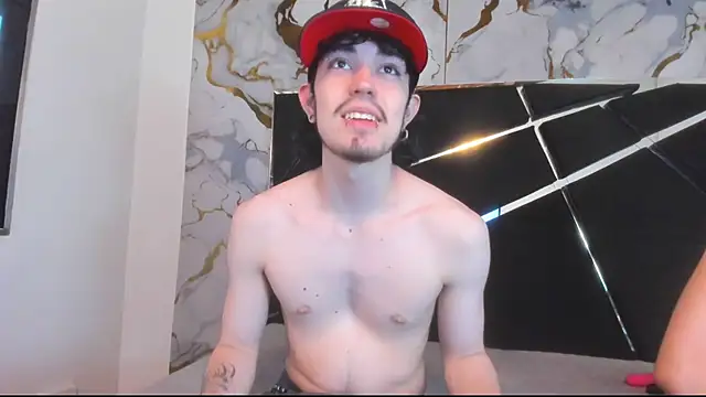 Couple In Heat online show from March 19, 2026, 7:40 pm