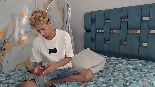 GOLD BOYS online show from April 17, 2026, 6:49 am