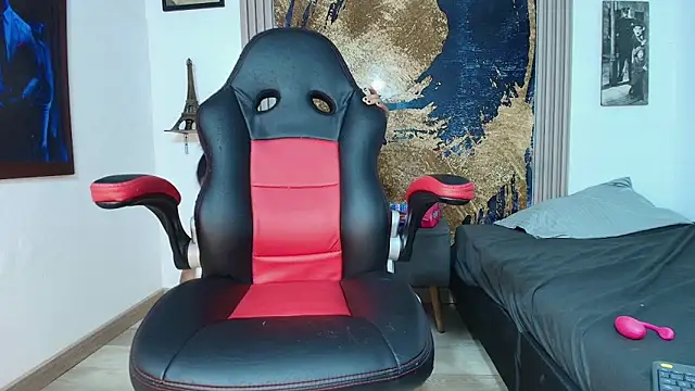 raven robin  online show from March 7, 2026, 2:52 am