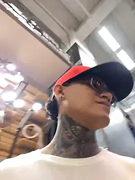 Snapshot of Maxtor_ chatting on February 28, 2026, 11:28 pm Maxtor online show from February 28, 2026, 11:28 pm