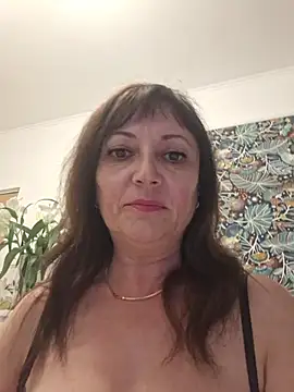 SaraGina online show from April 19, 2026, 9:06 pm