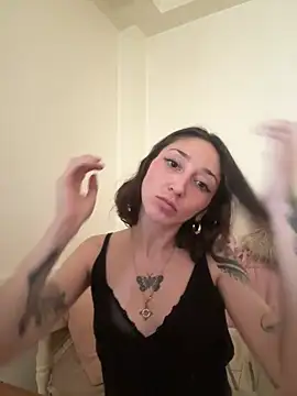 Snapshot of FrutillitaXX chatting on March 4, 2026, 8:59 pm FrutillitaXX online show from March 4, 2026, 8:59 pm