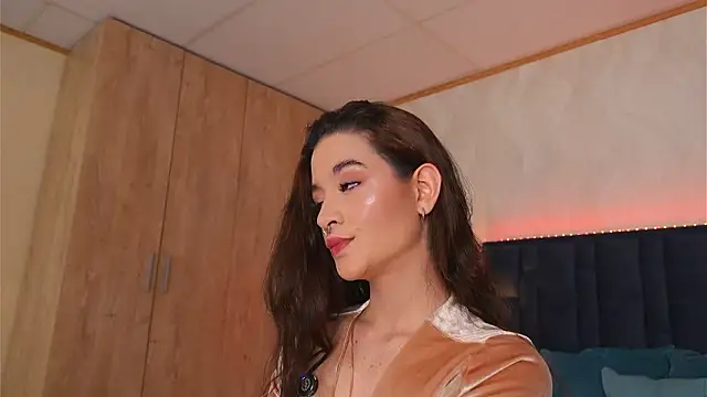 LucyDeLuca online show from March 19, 2026, 5:22 am