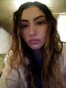 Larinhacat online show from February 17, 2026, 4:53 am