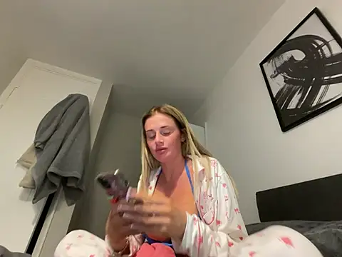 jadey19x online show from February 19, 2026, 6:59 pm