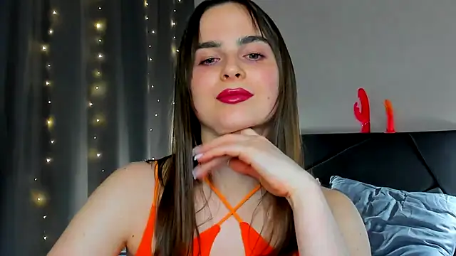 Snapshot of megann_fox2 chatting on April 19, 2026, 4:28 pm megann fox2 online show from April 19, 2026, 4:28 pm