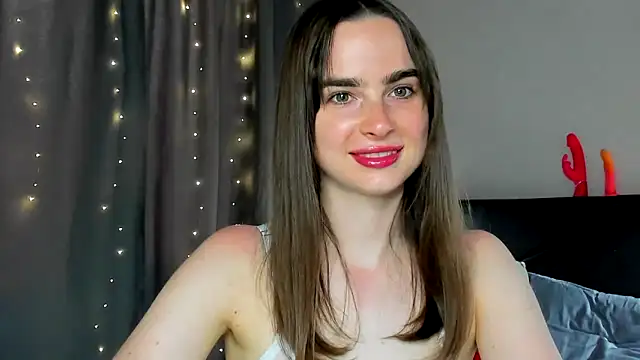 Snapshot of megann_fox2 chatting on June 5, 2026, 4:45 pm megann fox2 online show from June 5, 2026, 4:45 pm