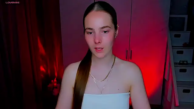 Maddy Wood  online show from June 8, 2026, 3:56 pm
