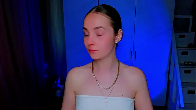 Maddy Wood  online show from June 10, 2026, 2:16 pm