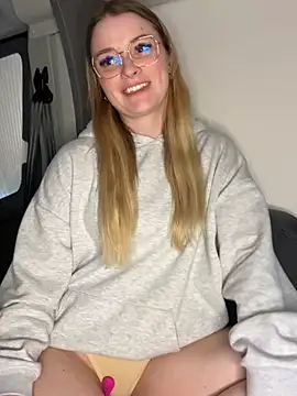 Snapshot of melanieTesss chatting on February 23, 2026, 2:36 pm melanieTesss online show from February 23, 2026, 2:36 pm