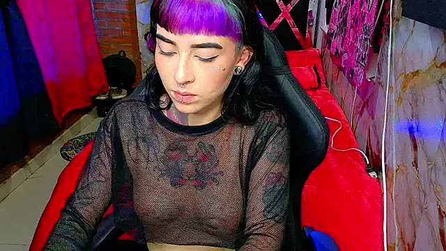 nova kitttyy online show from April 6, 2026, 1:03 am