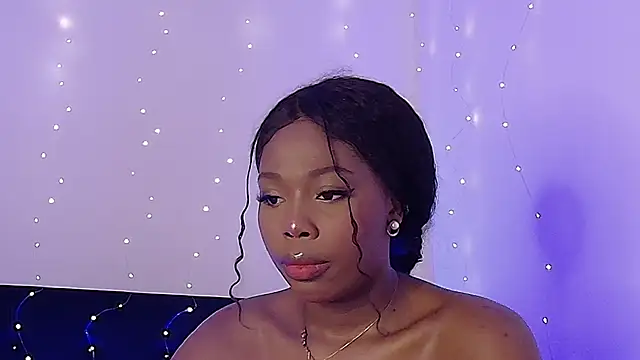 Snapshot of Lunaruiz chatting on February 24, 2026, 11:25 pm Lunaruiz online show from February 24, 2026, 11:25 pm